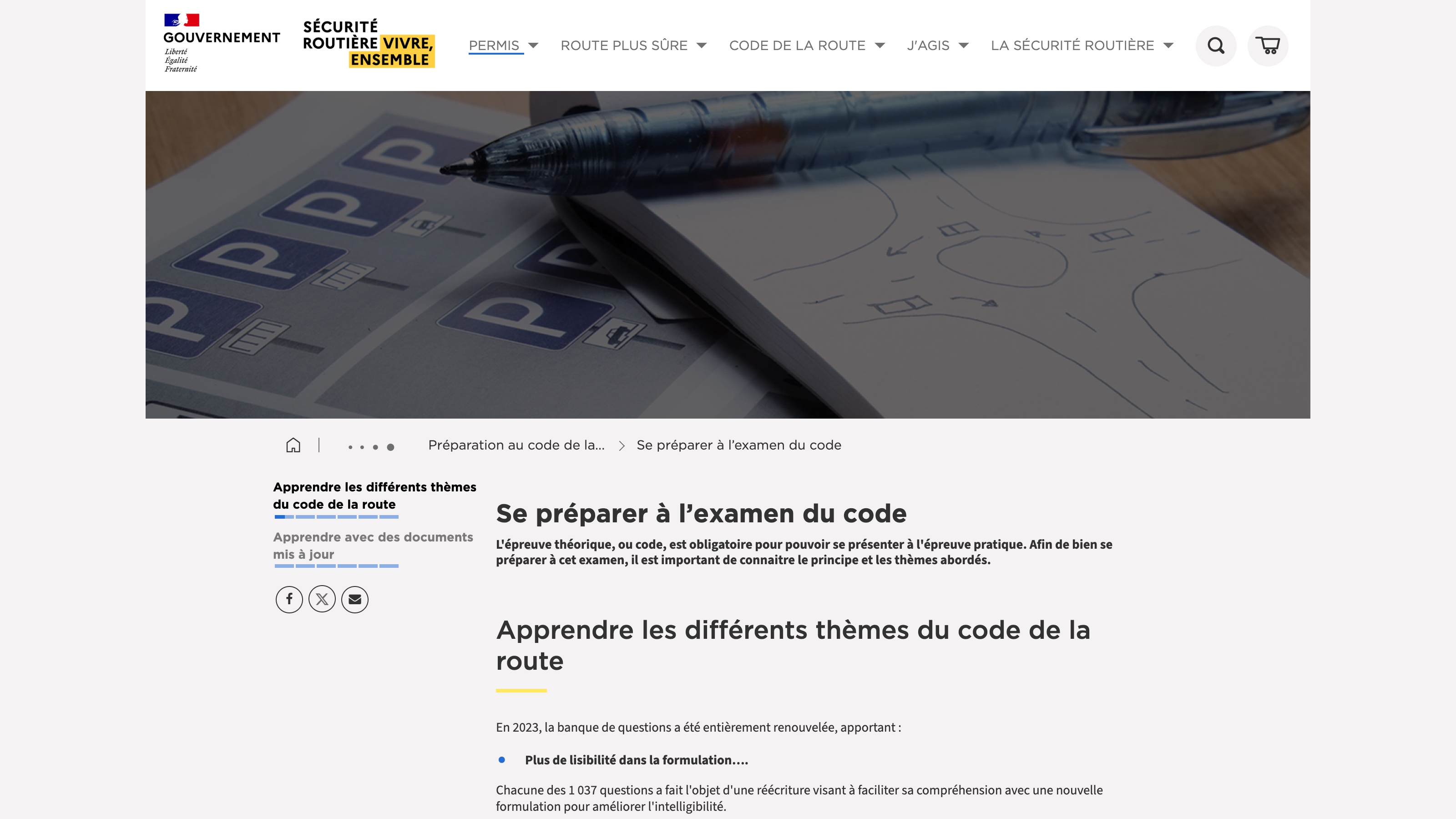 La page « Se préparer à l'examen du code » de la sécurité routière, où est présentée la banque de questions renouvelée en 2023.